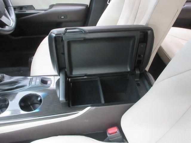 クラウンハイブリッド Ｓ　Ｃパッケージ　革シート　フルセグ　メモリーナビ　ＤＶＤ再生　バックカメラ　衝突被害軽減システム　ＥＴＣ　ＬＥＤヘッドランプ（26枚目）