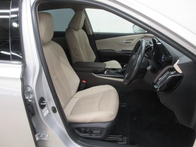 クラウンハイブリッド Ｓ　Ｃパッケージ　革シート　フルセグ　メモリーナビ　ＤＶＤ再生　バックカメラ　衝突被害軽減システム　ＥＴＣ　ＬＥＤヘッドランプ（27枚目）