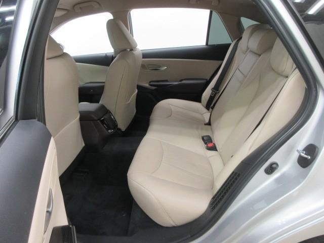 クラウンハイブリッド Ｓ　Ｃパッケージ　革シート　フルセグ　メモリーナビ　ＤＶＤ再生　バックカメラ　衝突被害軽減システム　ＥＴＣ　ＬＥＤヘッドランプ（29枚目）