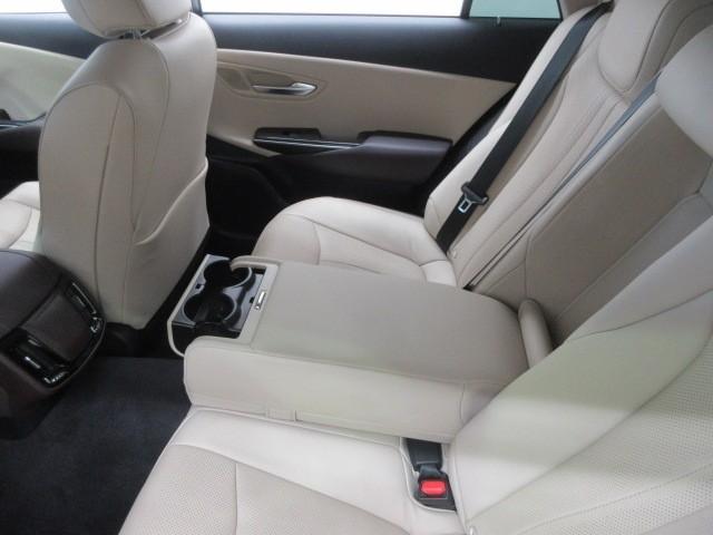 クラウンハイブリッド Ｓ　Ｃパッケージ　革シート　フルセグ　メモリーナビ　ＤＶＤ再生　バックカメラ　衝突被害軽減システム　ＥＴＣ　ＬＥＤヘッドランプ（30枚目）