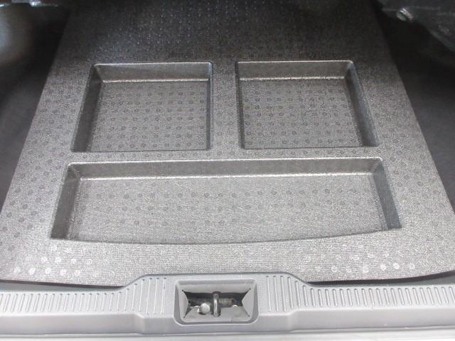 クラウンハイブリッド Ｓ　Ｃパッケージ　革シート　フルセグ　メモリーナビ　ＤＶＤ再生　バックカメラ　衝突被害軽減システム　ＥＴＣ　ＬＥＤヘッドランプ（32枚目）