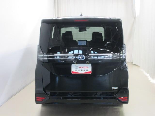 ヴォクシー ハイブリッドＳ－Ｚ　フルセグ　メモリーナビ　ＤＶＤ再生　バックカメラ　衝突被害軽減システム　ＥＴＣ　両側電動スライド　ＬＥＤヘッドランプ　乗車定員７人　３列シート（4枚目）