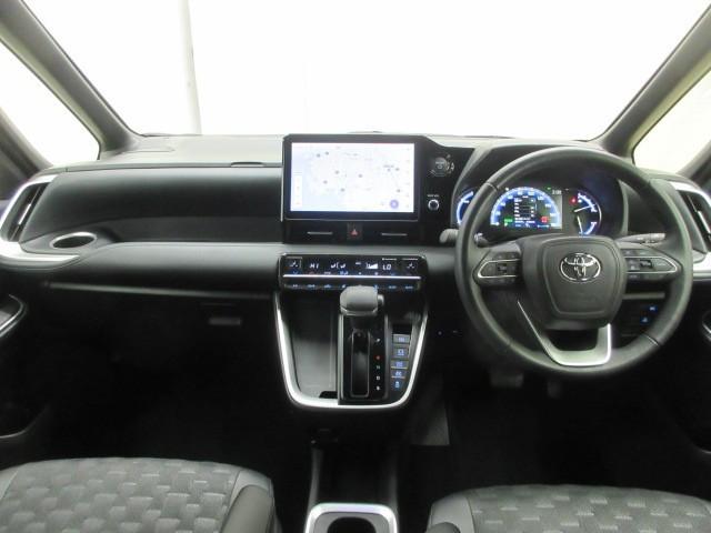 ヴォクシー ハイブリッドＳ－Ｚ　フルセグ　メモリーナビ　ＤＶＤ再生　バックカメラ　衝突被害軽減システム　ＥＴＣ　両側電動スライド　ＬＥＤヘッドランプ　乗車定員７人　３列シート（6枚目）