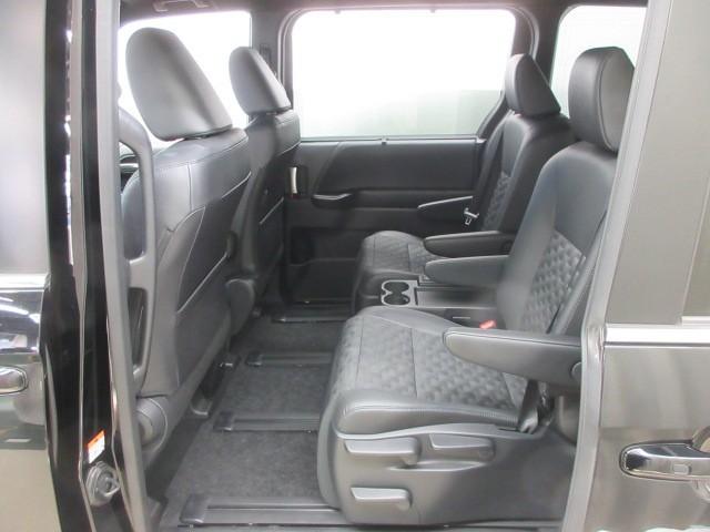 ヴォクシー ハイブリッドＳ－Ｚ　フルセグ　メモリーナビ　ＤＶＤ再生　バックカメラ　衝突被害軽減システム　ＥＴＣ　両側電動スライド　ＬＥＤヘッドランプ　乗車定員７人　３列シート（32枚目）