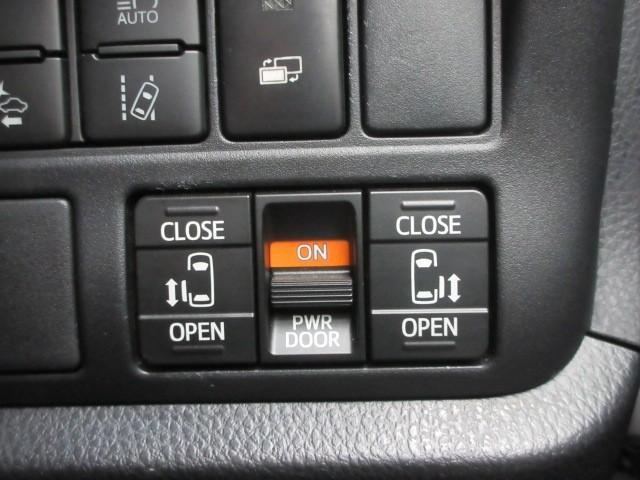 ノア Ｓｉ　フルセグ　メモリーナビ　ＤＶＤ再生　バックカメラ　衝突被害軽減システム　ＥＴＣ　両側電動スライド　ＬＥＤヘッドランプ　乗車定員７人　３列シート　アイドリングストップ（9枚目）