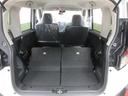 後席の背もたれを倒すと大きな荷物を積む事ができます。