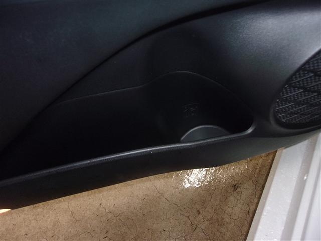 プリウス ＳセーフティプラスＩＩ　フルセグ　メモリーナビ　ＤＶＤ再生　バックカメラ　衝突被害軽減システム　ＥＴＣ　ＬＥＤヘッドランプ　ロングラン保証あり　トヨタ認定中古車（25枚目）