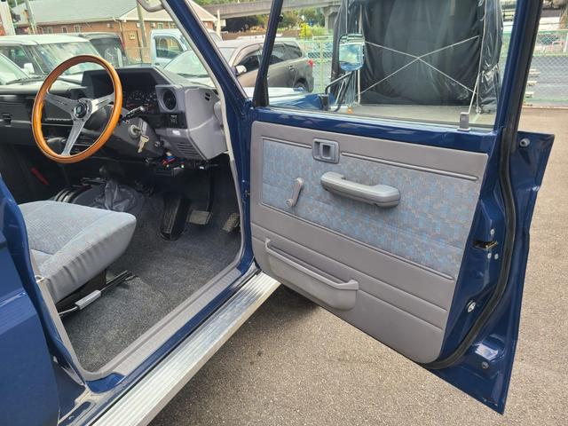 ランドクルーザー70 LX 最終モデル(18枚目)