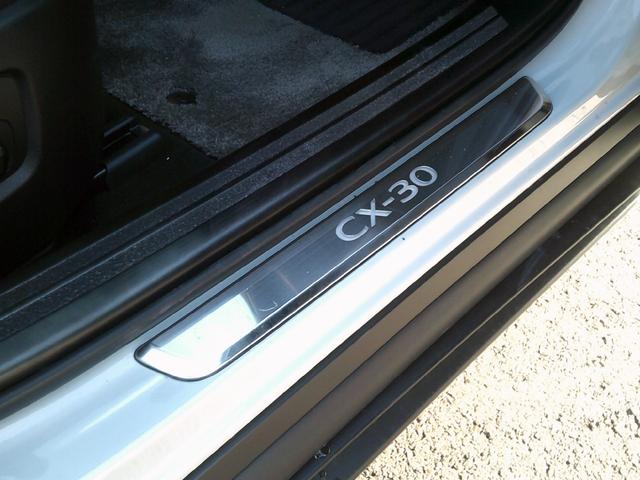 ＣＸ－３０ ＸＤ　プロアクティブ　ツーリングセレクション　ワンオーナー　オートエクゼ製パドルシフトスイッチ　ウェルカムランプ　イルミ付スカッフプレート　フットランプ　ナビＳＤ　ＥＴＣ　３６０ビューモニターカメラ　電動リアゲート　アンドロイドオート＆カープレイ（18枚目）