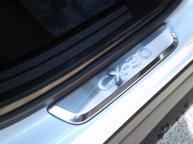 ＣＸ－３０ ＸＤ　プロアクティブ　ツーリングセレクション　ワンオーナー　オートエクゼ製パドルシフトスイッチ　ウェルカムランプ　イルミ付スカッフプレート　フットランプ　ナビＳＤ　ＥＴＣ　３６０ビューモニターカメラ　電動リアゲート　アンドロイドオート＆カープレイ（19枚目）