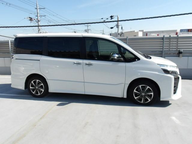 ヴォクシー ZS 煌II トヨタ認定中古車 フルセグ メモリーナビ DVD再生 後席モニター バックカメラ 衝突被害軽減システム ETC 両側電動スライド LEDヘッドランプ 乗車定員7人 3列シート アイドリングストップ(3枚目)