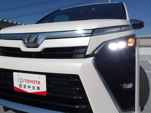 ヴォクシー ZS 煌II トヨタ認定中古車 フルセグ メモリーナビ DVD再生 後席モニター バックカメラ 衝突被害軽減システム ETC 両側電動スライド LEDヘッドランプ 乗車定員7人 3列シート アイドリングストップ(8枚目)