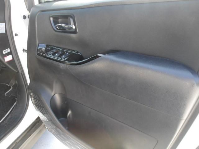 ヴォクシー ZS 煌II トヨタ認定中古車 フルセグ メモリーナビ DVD再生 後席モニター バックカメラ 衝突被害軽減システム ETC 両側電動スライド LEDヘッドランプ 乗車定員7人 3列シート アイドリングストップ(11枚目)