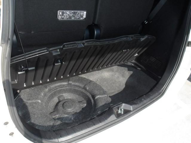 ヴォクシー ZS 煌II トヨタ認定中古車 フルセグ メモリーナビ DVD再生 後席モニター バックカメラ 衝突被害軽減システム ETC 両側電動スライド LEDヘッドランプ 乗車定員7人 3列シート アイドリングストップ(26枚目)