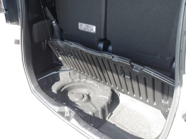 ヴォクシー ZS 煌II トヨタ認定中古車 フルセグ メモリーナビ DVD再生 後席モニター バックカメラ 衝突被害軽減システム ETC 両側電動スライド LEDヘッドランプ 乗車定員7人 3列シート アイドリングストップ(27枚目)