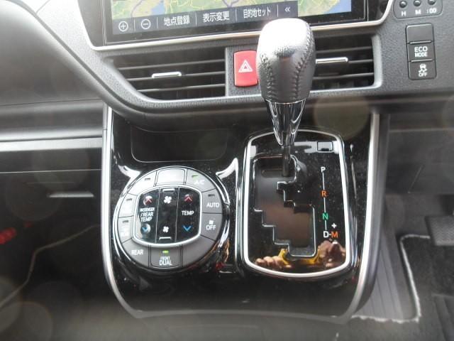 ヴォクシー ZS 煌III トヨタ認定中古車 モデリスタエアロ フルセグナビ DVD再生 後席モニター バックカメラ 衝突被害軽減システム ETC 両側電動スライド LEDヘッドランプ 乗車定員8人 3列シート ワンオーナー(18枚目)