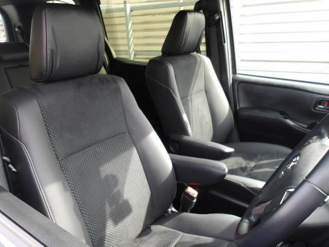 ヴォクシー ZS 煌III トヨタ認定中古車 モデリスタエアロ フルセグナビ DVD再生 後席モニター バックカメラ 衝突被害軽減システム ETC 両側電動スライド LEDヘッドランプ 乗車定員8人 3列シート ワンオーナー(20枚目)