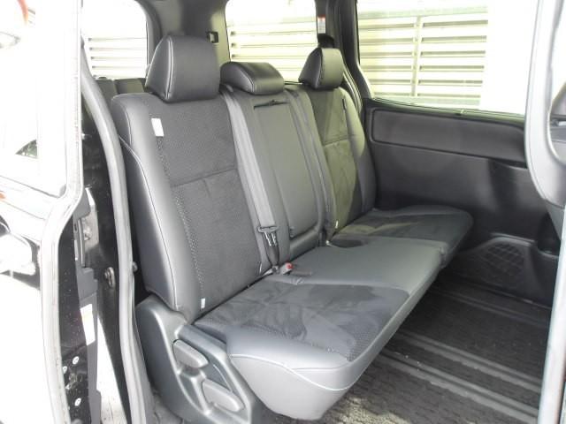 ヴォクシー ZS 煌III トヨタ認定中古車 モデリスタエアロ フルセグナビ DVD再生 後席モニター バックカメラ 衝突被害軽減システム ETC 両側電動スライド LEDヘッドランプ 乗車定員8人 3列シート ワンオーナー(21枚目)