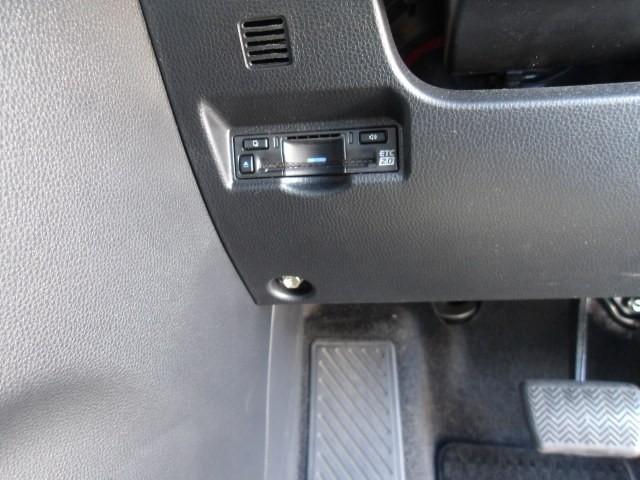 ヴォクシー S-Z トヨタ認定中古車 モデリスタエアロ DVD再生 ミュージックプレイヤー接続可 バックカメラ 衝突被害軽減システム ETC 両側電動スライド LEDヘッドランプ 乗車定員7人 3列シート ワンオーナー(15枚目)