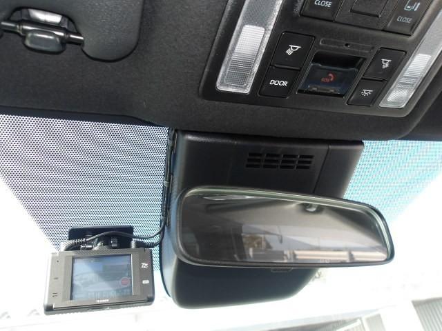 ヴォクシー S-Z トヨタ認定中古車 モデリスタエアロ DVD再生 ミュージックプレイヤー接続可 バックカメラ 衝突被害軽減システム ETC 両側電動スライド LEDヘッドランプ 乗車定員7人 3列シート ワンオーナー(21枚目)