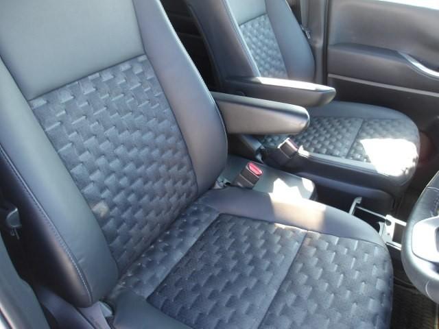 ヴォクシー S-Z トヨタ認定中古車 モデリスタエアロ DVD再生 ミュージックプレイヤー接続可 バックカメラ 衝突被害軽減システム ETC 両側電動スライド LEDヘッドランプ 乗車定員7人 3列シート ワンオーナー(25枚目)