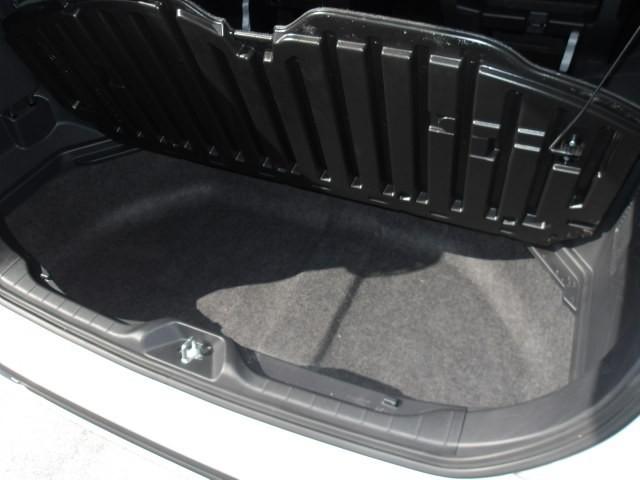 ヴォクシー S-Z トヨタ認定中古車 モデリスタエアロ DVD再生 ミュージックプレイヤー接続可 バックカメラ 衝突被害軽減システム ETC 両側電動スライド LEDヘッドランプ 乗車定員7人 3列シート ワンオーナー(27枚目)