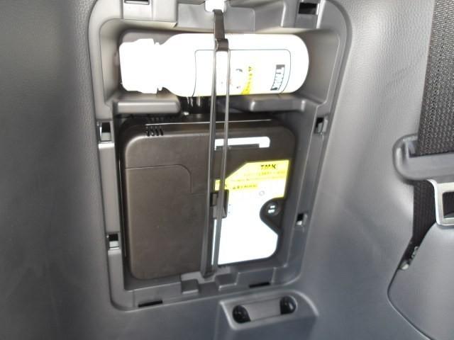 ヴォクシー S-Z トヨタ認定中古車 モデリスタエアロ DVD再生 ミュージックプレイヤー接続可 バックカメラ 衝突被害軽減システム ETC 両側電動スライド LEDヘッドランプ 乗車定員7人 3列シート ワンオーナー(28枚目)