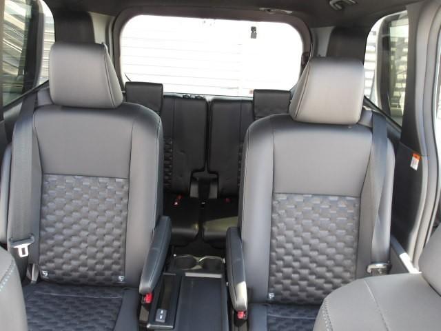 ヴォクシー S-Z トヨタ認定中古車 モデリスタエアロ DVD再生 ミュージックプレイヤー接続可 バックカメラ 衝突被害軽減システム ETC 両側電動スライド LEDヘッドランプ 乗車定員7人 3列シート ワンオーナー(29枚目)