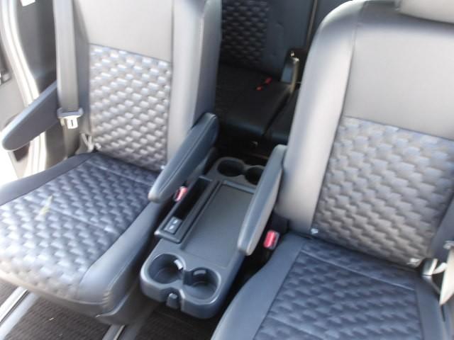 ヴォクシー S-Z トヨタ認定中古車 モデリスタエアロ DVD再生 ミュージックプレイヤー接続可 バックカメラ 衝突被害軽減システム ETC 両側電動スライド LEDヘッドランプ 乗車定員7人 3列シート ワンオーナー(37枚目)