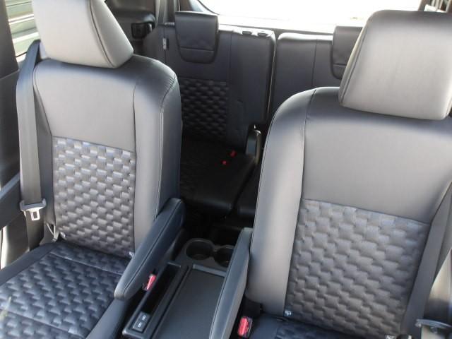 ヴォクシー S-Z トヨタ認定中古車 モデリスタエアロ DVD再生 ミュージックプレイヤー接続可 バックカメラ 衝突被害軽減システム ETC 両側電動スライド LEDヘッドランプ 乗車定員7人 3列シート ワンオーナー(38枚目)