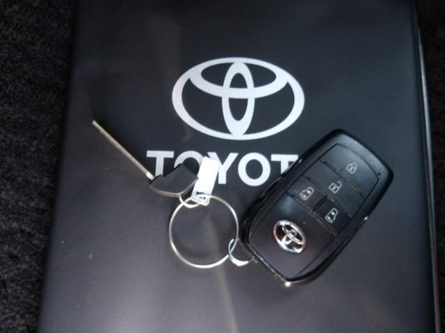 ヴォクシー S-Z トヨタ認定中古車 モデリスタエアロ DVD再生 ミュージックプレイヤー接続可 バックカメラ 衝突被害軽減システム ETC 両側電動スライド LEDヘッドランプ 乗車定員7人 3列シート ワンオーナー(39枚目)