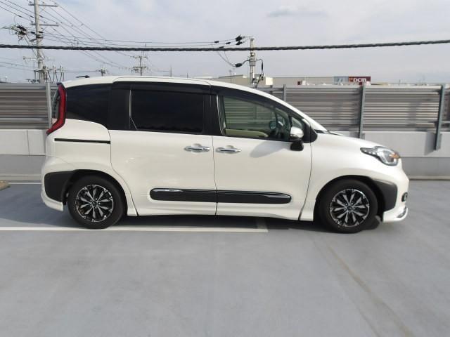 シエンタ Z トヨタ認定中古車 モデリスタエアロ モデリスタアルミ DVD再生 バックカメラ 衝突被害軽減システム ETC 両側電動スライド LEDヘッドランプ 乗車定員7人 3列シート ワンオーナー フルエアロ(9枚目)