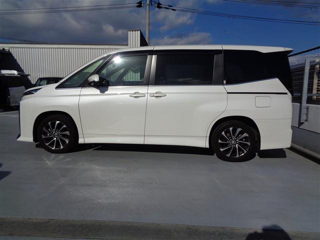 ヴォクシー ハイブリッドS-Z トヨタ認定中古車 快適利便パッケージ フルセグ メモリーナビ DVD再生 バックカメラ 衝突被害軽減システム ETC 両側電動スライド LEDヘッドランプ 乗車定員7人 3列シート ワンオーナー(9枚目)