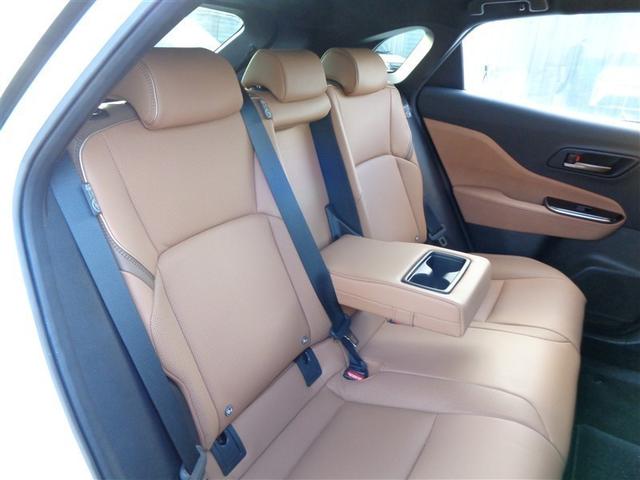 クラウンスポーツ Ｚ　革シート　４ＷＤ　バックカメラ　衝突被害軽減システム　ＥＴＣ　ＬＥＤヘッドランプ　ワンオーナー（28枚目）