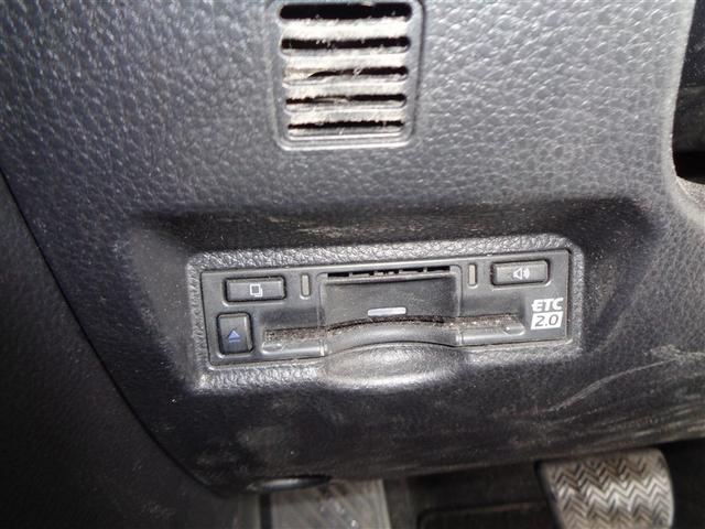 ヴォクシー ハイブリッドＳ－Ｚ　トヨタ認定中古車　ハイブリッド保証　フルセグ　メモリーナビ　ＤＶＤ再生　バックカメラ　衝突被害軽減システム　ＥＴＣ　両側電動スライド　ＬＥＤヘッドランプ　乗車定員７人　３列シート　ワンオーナー（16枚目）