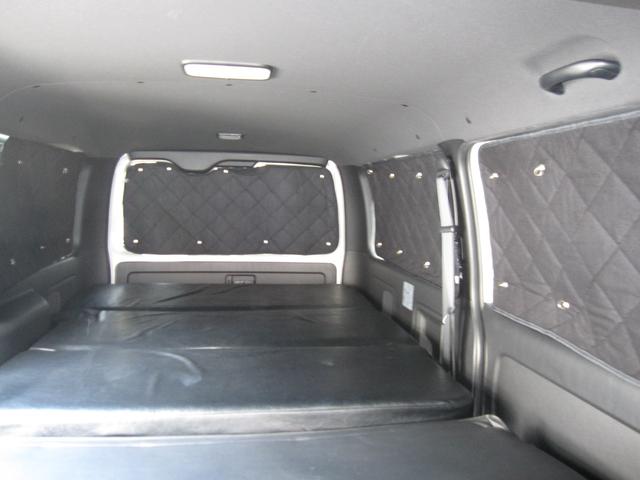 ハイエースバン スーパーGL ダークプライムII 2inローダウン 16inタイヤ/ホイール ESEEXスポイラー カロッツェリアナビ フルセグTV シートカバー ベッドキット ETC 全方位360度カメラ デジタルインナーミラー パールホワイト(13枚目)