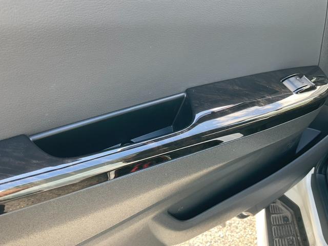 ハイエースバン スーパーGL ダークプライムII 2inローダウン 16inタイヤ/ホイール ESEEXスポイラー カロッツェリアナビ フルセグTV シートカバー ベッドキット ETC 全方位360度カメラ デジタルインナーミラー パールホワイト(32枚目)