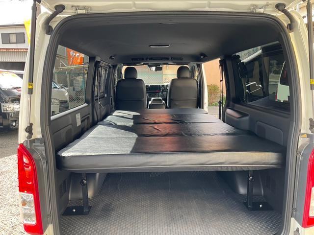 ハイエースバン スーパーGL ダークプライムII 2inローダウン 16inタイヤ/ホイール ESEEXスポイラー カロッツェリアナビ フルセグTV シートカバー ベッドキット ETC 全方位360度カメラ デジタルインナーミラー パールホワイト(37枚目)