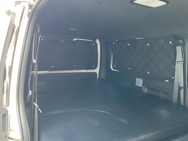 ハイエースバン スーパーGL ダークプライムII 2inローダウン 16inタイヤ/ホイール ESEEXスポイラー カロッツェリアナビ フルセグTV シートカバー ベッドキット ETC 全方位360度カメラ デジタルインナーミラー パールホワイト(41枚目)