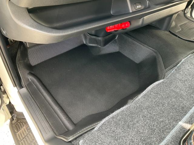 ハイエースバン スーパーGL ダークプライムII 2inローダウン 16inタイヤ/ホイール ESEEXスポイラー カロッツェリアナビ フルセグTV シートカバー ベッドキット ETC 全方位360度カメラ デジタルインナーミラー パールホワイト(45枚目)