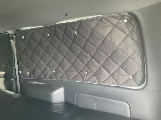 ハイエースバン スーパーGL ダークプライムII 2inローダウン 16inタイヤ/ホイール ESEEXスポイラー カロッツェリアナビ フルセグTV シートカバー ベッドキット ETC 全方位360度カメラ デジタルインナーミラー パールホワイト(47枚目)