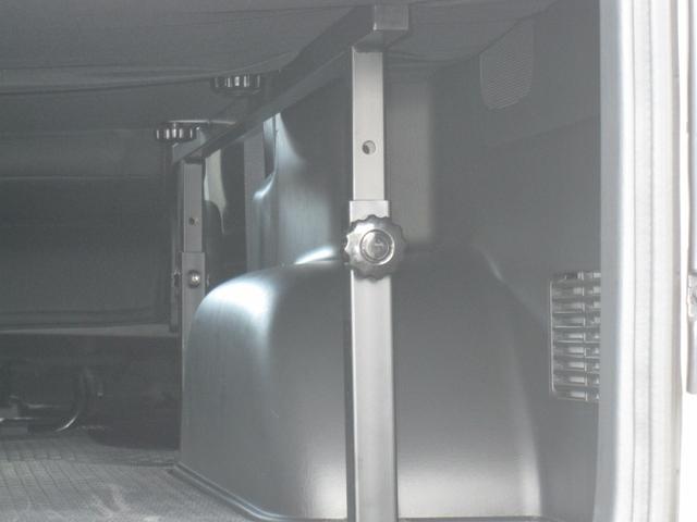 ハイエースバン スーパーGL ダークプライムII 2inローダウン 16inタイヤ/ホイール ESEEXスポイラー カロッツェリアナビ フルセグTV シートカバー ベッドキット ETC 全方位360度カメラ デジタルインナーミラー パールホワイト(51枚目)