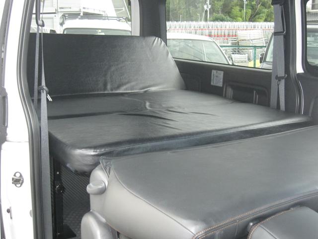 ハイエースバン スーパーGL ダークプライムII 2inローダウン 16inタイヤ/ホイール ESEEXスポイラー カロッツェリアナビ フルセグTV シートカバー ベッドキット ETC 全方位360度カメラ デジタルインナーミラー パールホワイト(52枚目)