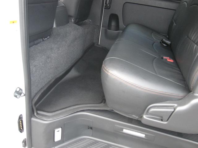 ハイエースバン スーパーGL ダークプライムII 2inローダウン 16inタイヤ/ホイール ESEEXスポイラー カロッツェリアナビ フルセグTV シートカバー ベッドキット ETC 全方位360度カメラ デジタルインナーミラー パールホワイト(59枚目)