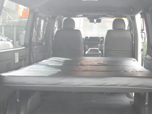 ハイエースバン スーパーGL ダークプライムII 2inローダウン 16inタイヤ/ホイール ESEEXスポイラー カロッツェリアナビ フルセグTV シートカバー ベッドキット ETC 全方位360度カメラ デジタルインナーミラー パールホワイト(62枚目)