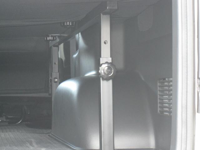 ハイエースバン スーパーGL ダークプライムII 2inローダウン 16inタイヤ/ホイール ESEEXスポイラー カロッツェリアナビ フルセグTV シートカバー ベッドキット ETC 全方位360度カメラ デジタルインナーミラー パールホワイト(63枚目)