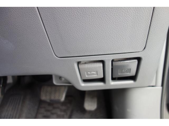 ヴォクシー Ｚ　純正ナビ・地デジＴＶ・バックカメラ・純正アルミホイール・パワースライドドア・ＨＩＤヘッドライト・フロントフォグランプ（18枚目）