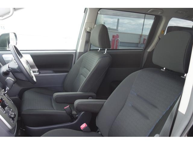 ヴォクシー Ｚ　純正ナビ・地デジＴＶ・バックカメラ・純正アルミホイール・パワースライドドア・ＨＩＤヘッドライト・フロントフォグランプ（21枚目）