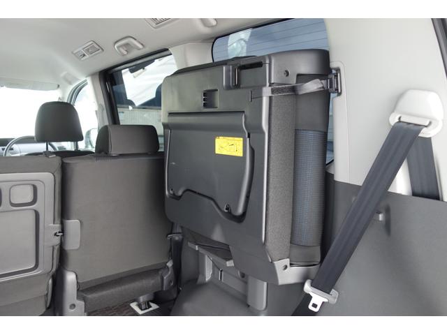 ヴォクシー Ｚ　純正ナビ・地デジＴＶ・バックカメラ・純正アルミホイール・パワースライドドア・ＨＩＤヘッドライト・フロントフォグランプ（44枚目）