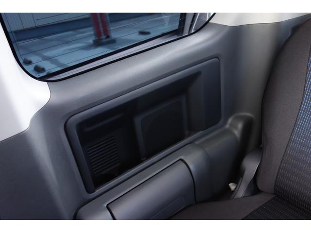 ヴォクシー Ｚ　純正ナビ・地デジＴＶ・バックカメラ・純正アルミホイール・パワースライドドア・ＨＩＤヘッドライト・フロントフォグランプ（51枚目）